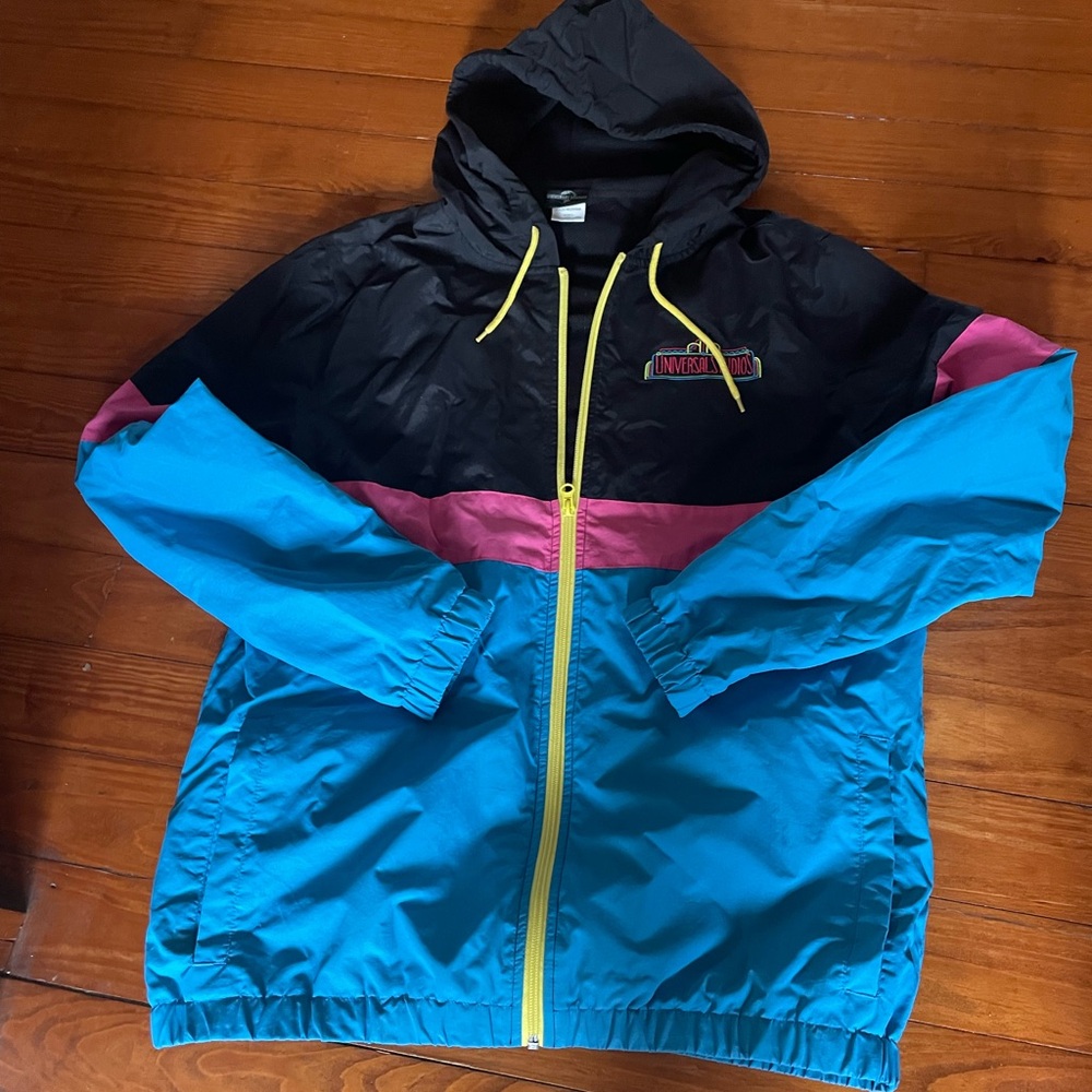 Wind breaker jacket, universal studios size adult large. Excellent condition,